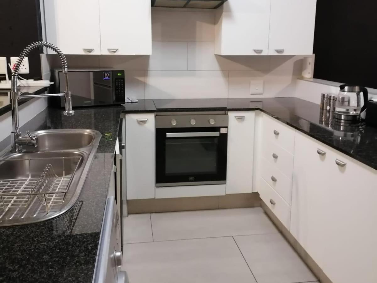 Emabheleni Executive Suites Johannesburg Cameră foto